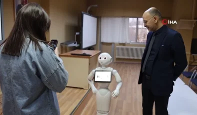 Otizmli çocuklar insansı robot ‘Pepper’ ile öğrenecek