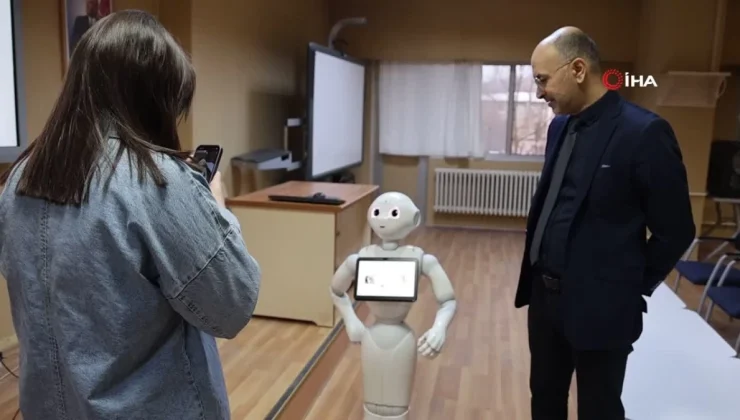 Otizmli çocuklar insansı robot ‘Pepper’ ile öğrenecek