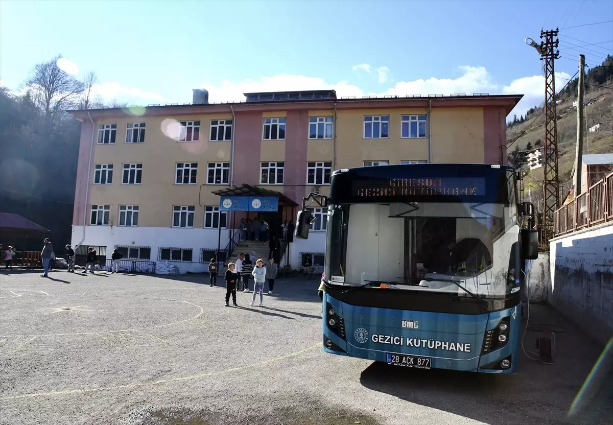 Giresun’da Gezici Kütüphane ile Uzak Köylerdeki Çocuklara Kitap Desteği